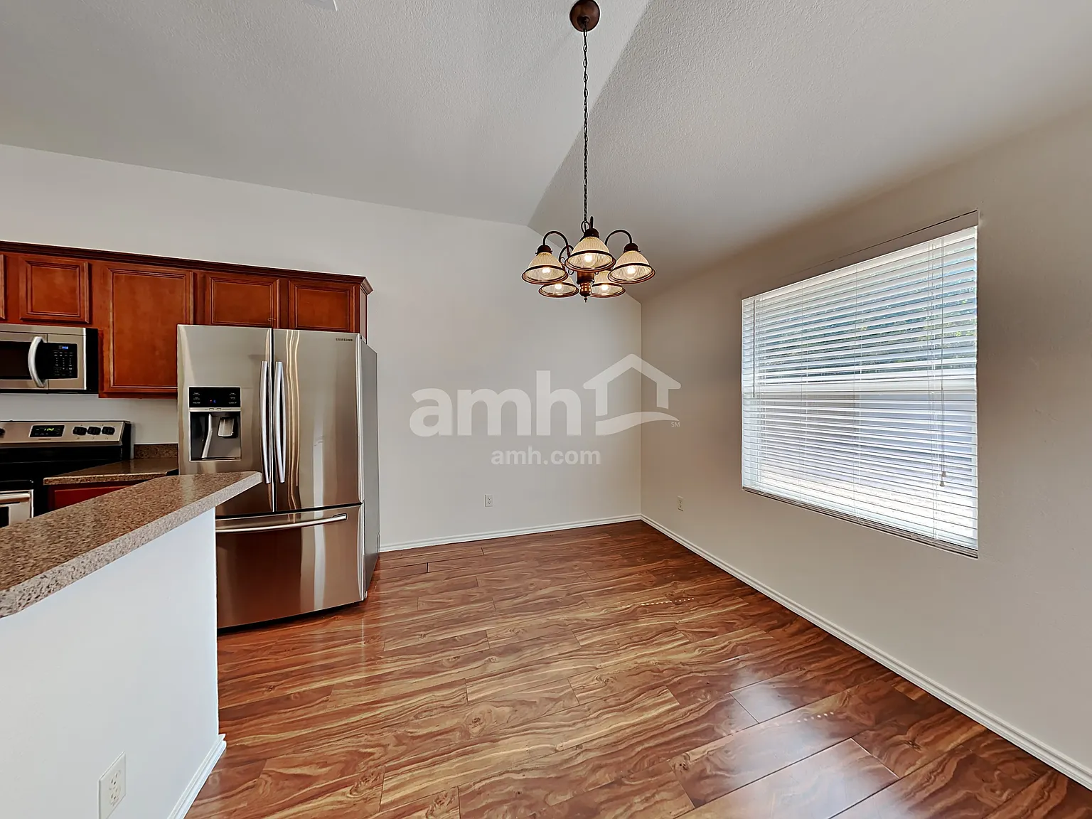 3 bed, 2.0 bath, 1608 sqft, $2,305 — Photo 4