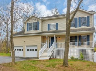 5 Chardavoyne Rd, Warwick, NY 10990