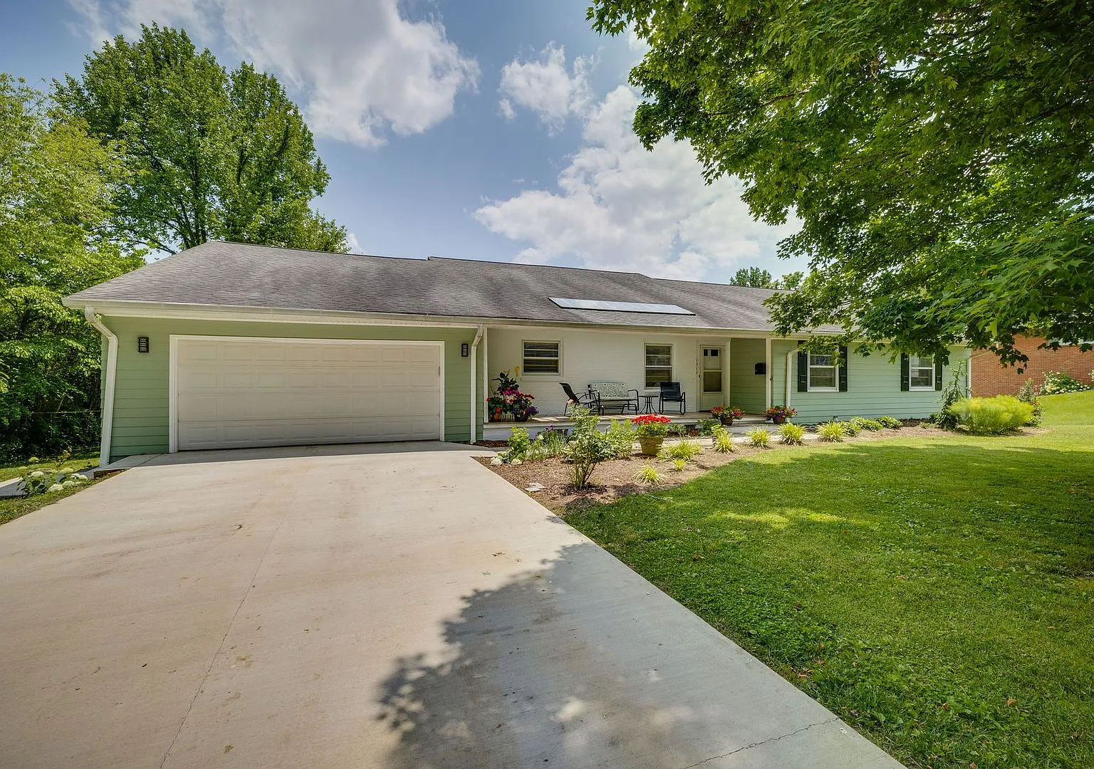 6 Bedroom / 3 Bath Home - Johnson City, TN — Photo 3