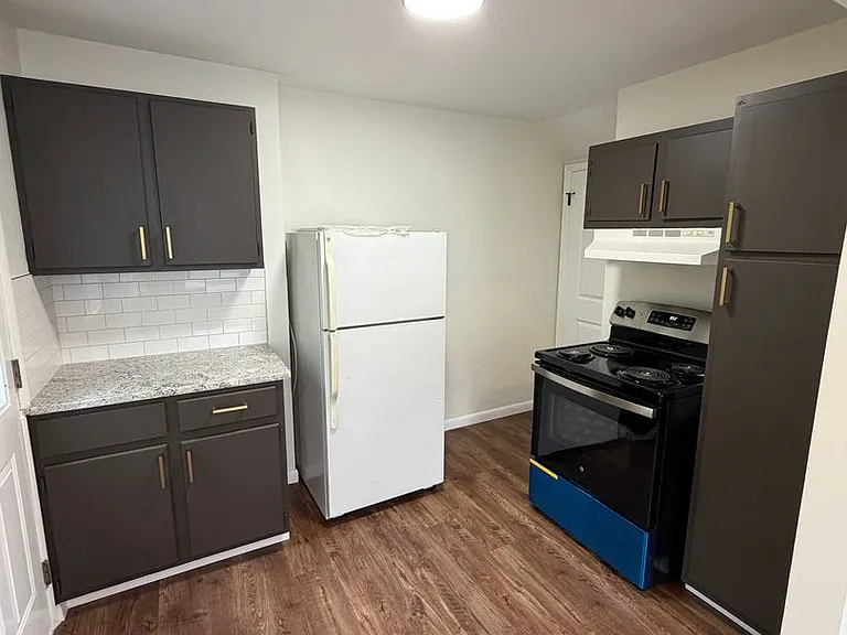959 Racine Ave — Photo 6