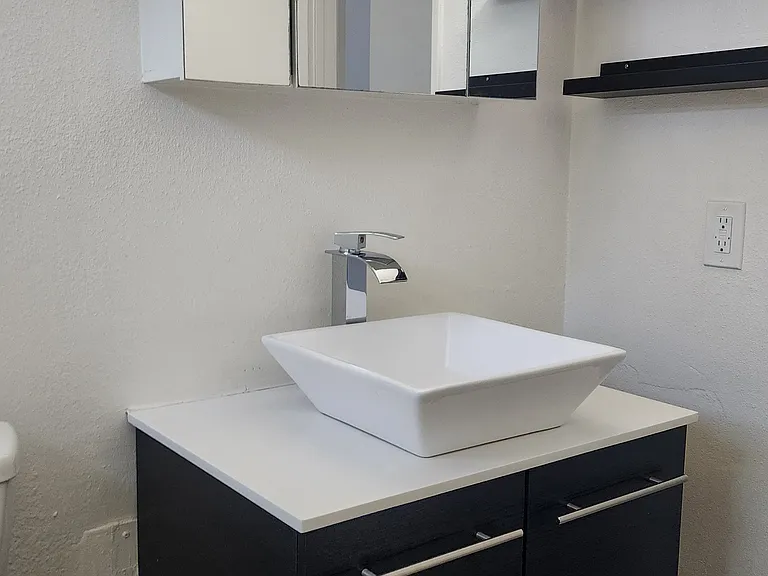 13751 Oxnard St #106 — Photo 13