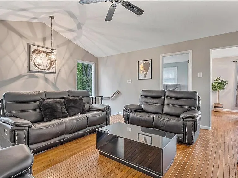 115 White Oak Ct — Photo 9