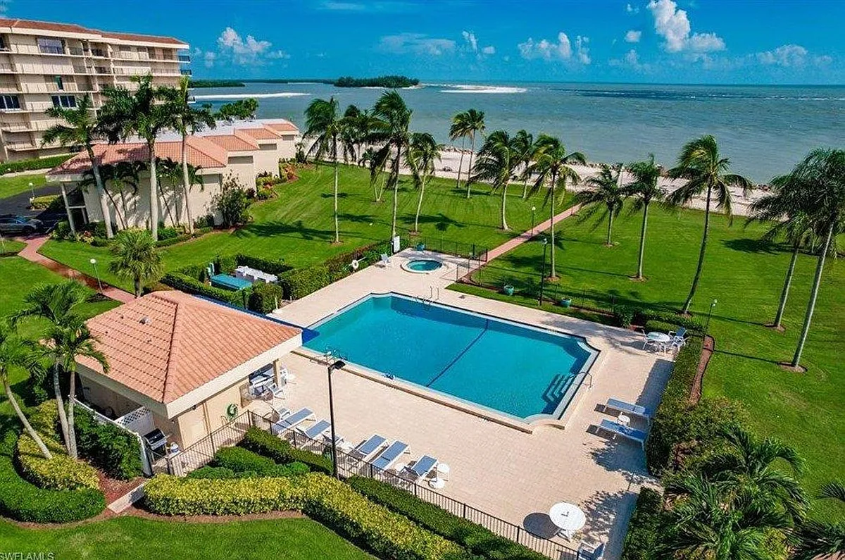 Building Photo - 1080 S Collier Blvd #408