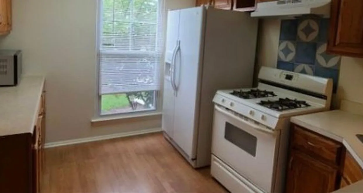 2 bed, 2.5 bath, 1260 sqft, $3,000 — Photo 2