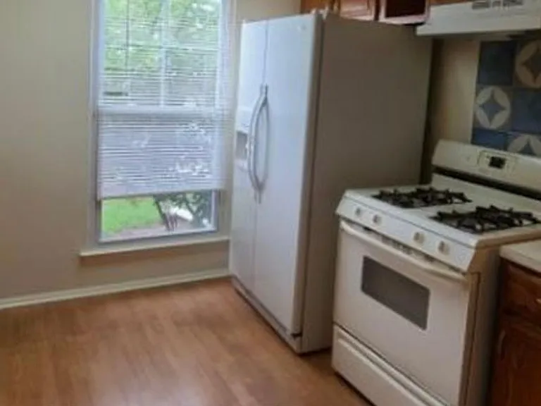 9 Amberly Ct — Photo 2