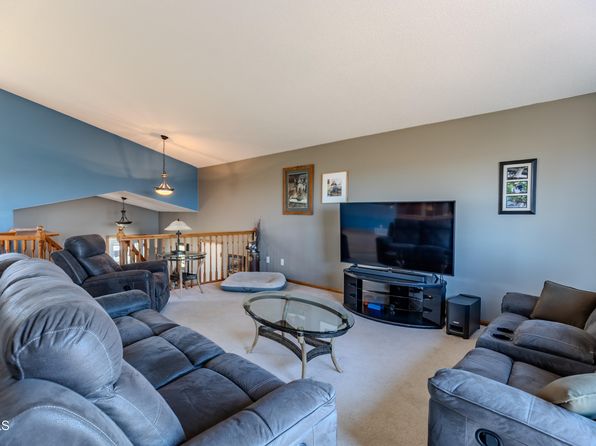 10710 Rose Dr, Bismarck, ND 58501