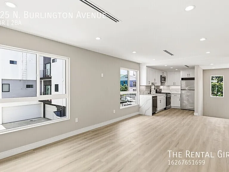 225 N Burlington Ave — Photo 4