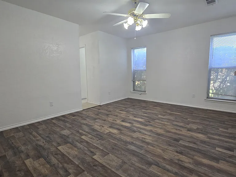 902 Rockwall Dr — Photo 5