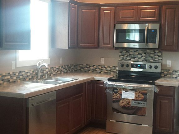 kitchen (partial view)