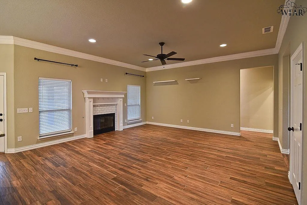 4 bed, 2.0 bath, 1868 sqft, $2,800 — Photo 4