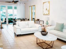 180 Palmas Dr