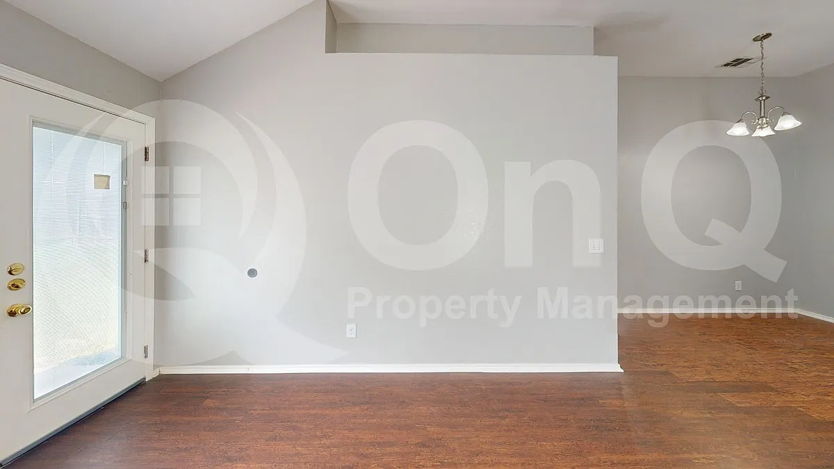 4 bed, 2.0 bath, 1860 sqft, $2,275 — Photo 4