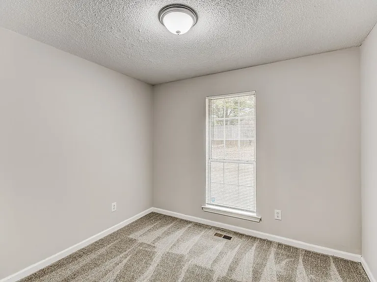 114 Laird Ave — Photo 13