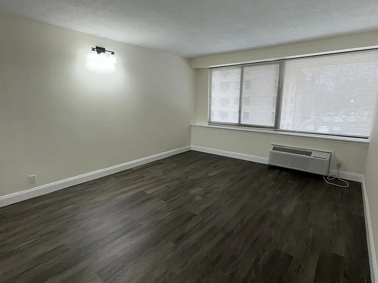 15 Stewart Pl #3D — Photo 14