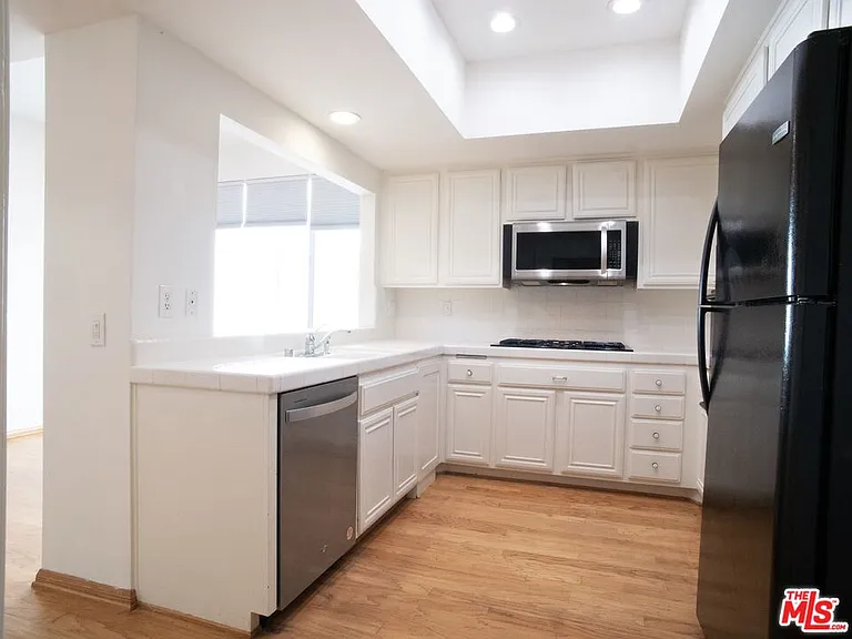 1655 Selby Ave #101 — Photo 6