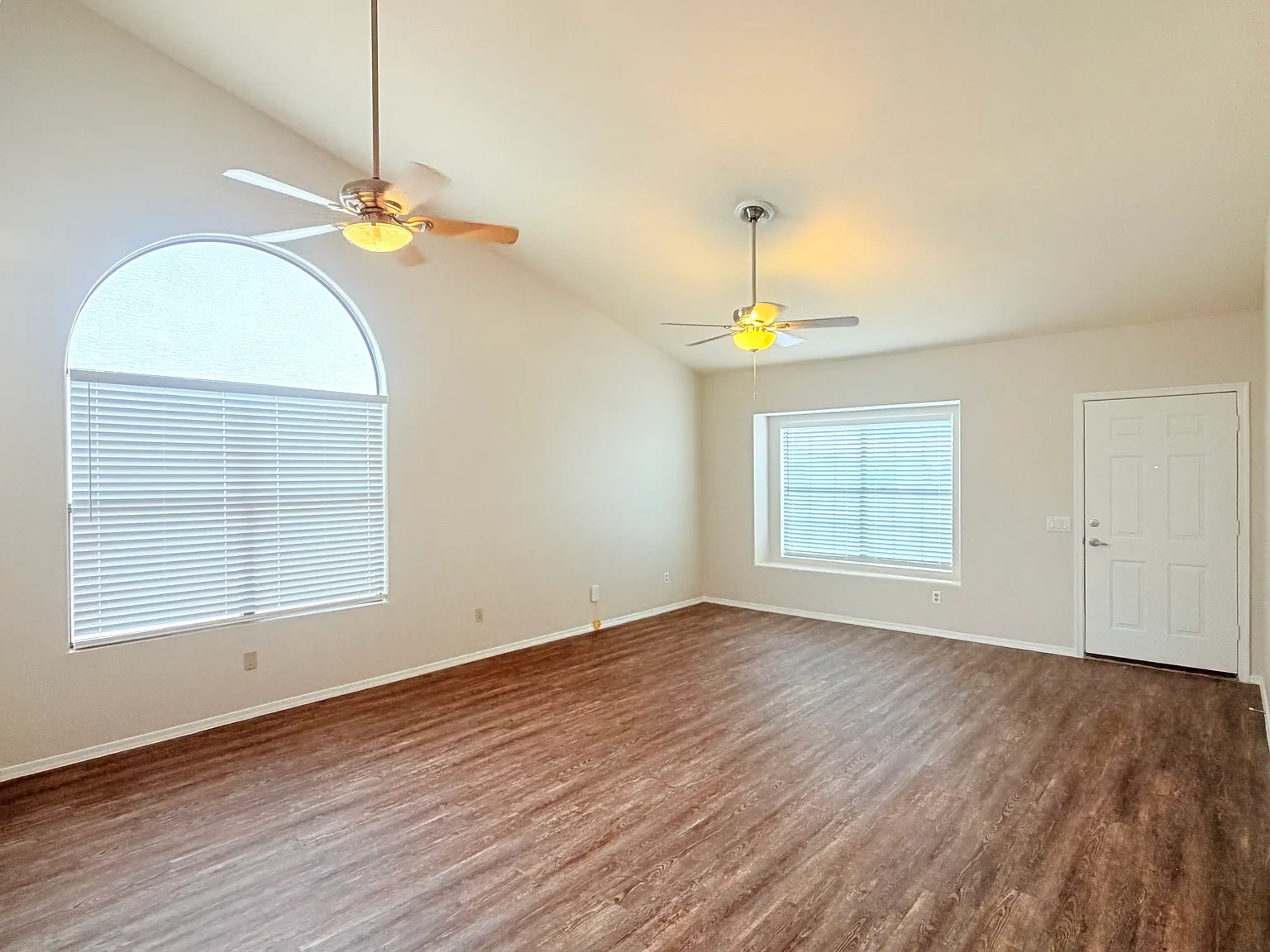 4 bed, 2.5 bath, 2018 sqft, $2,395 — Photo 2
