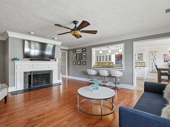 3rd image of 2910 Wembley Ct
