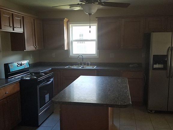 3rd image of 1863 Tallman Ave