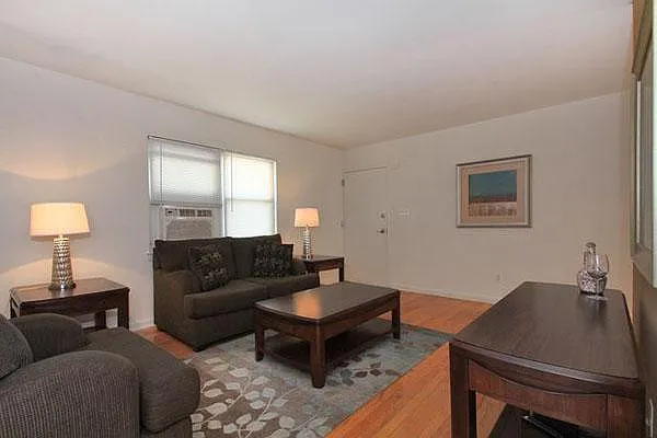 24 Mola Blvd — Photo 6