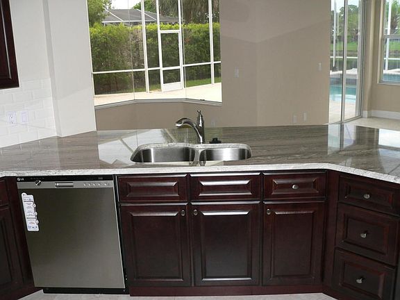 5th image of 4211 SW Oakhaven Ln