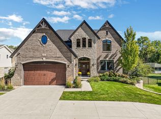 599 Curzon Rd, Rochester Hills, MI 48307