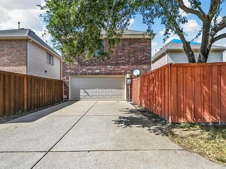 2124 Broadstone Dr — Photo 11