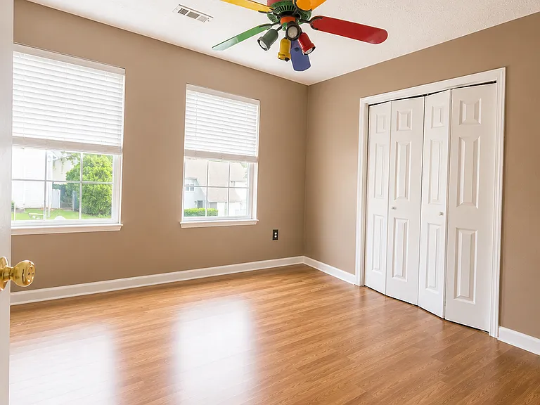 314 Country Club Dr — Photo 10