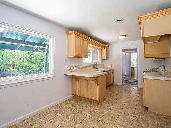 4th image of 7001 Zeeland Dr