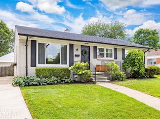 21704 Stephens St, Saint Clair Shores, MI 48080