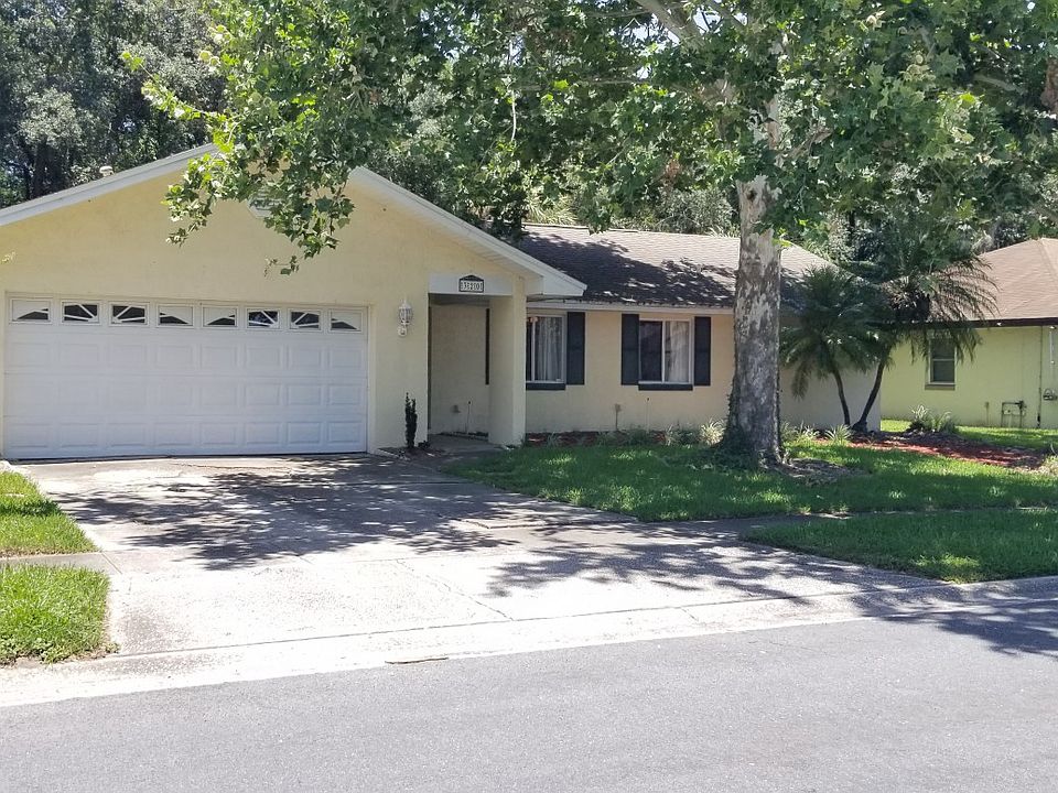 1st image of 320 Shadow Oak Dr