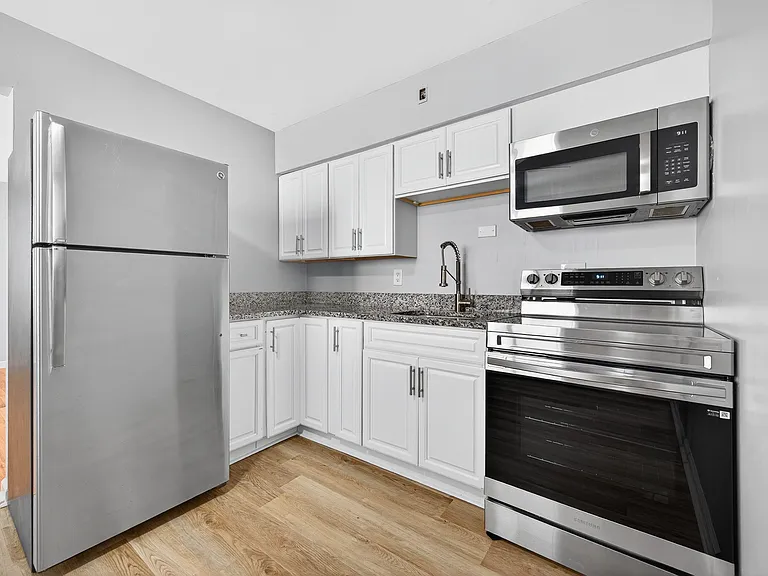 Oakley Square Fully Renovated Kitchen Oakley Square Fully Renovated Kitchen