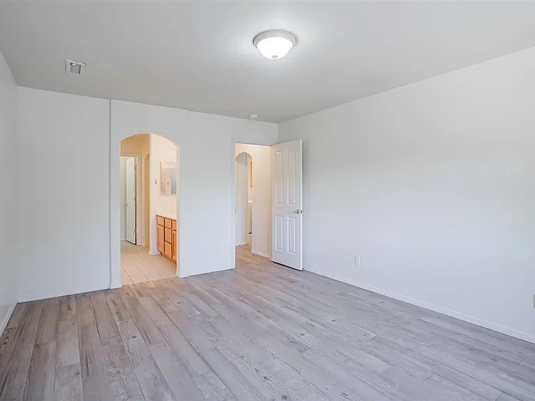 379 Badger Ct — Photo 17
