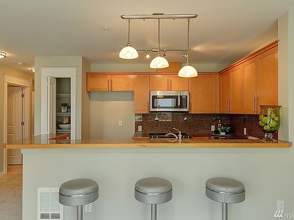 4th image of 326 Queen Anne Ave N APT 203