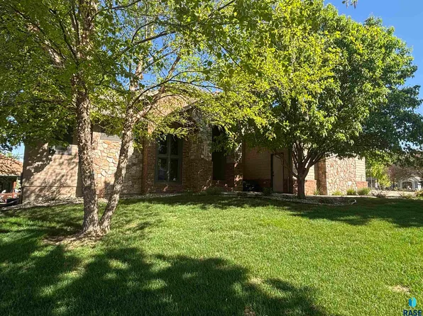 1325 W Wicklow Ct, Sioux Falls, SD 57108