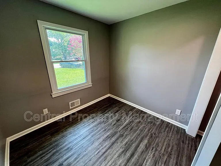 104 Madison Cir — Photo 14
