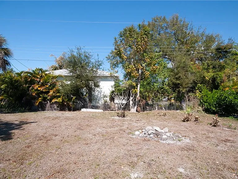 2685 Van Buren Ave — Photo 15
