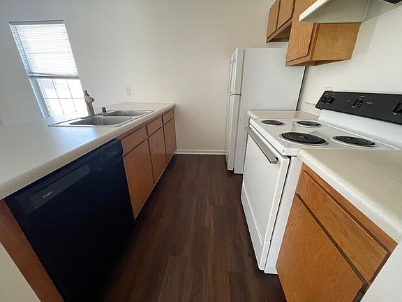 4th image of 446 Joy Ave #4