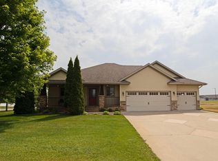 971 Waters Edge Cir, Avon, MN 56310