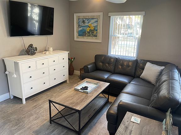 4th image of 129 SE Paradise Point Rd APT 1