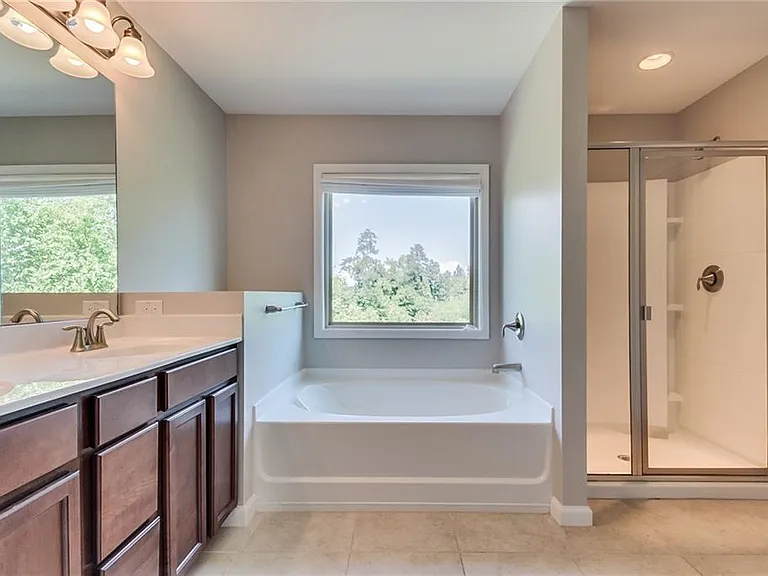 2125 Greencrest Cir — Photo 12