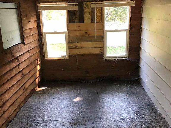 5th image of 3106 Lake St
