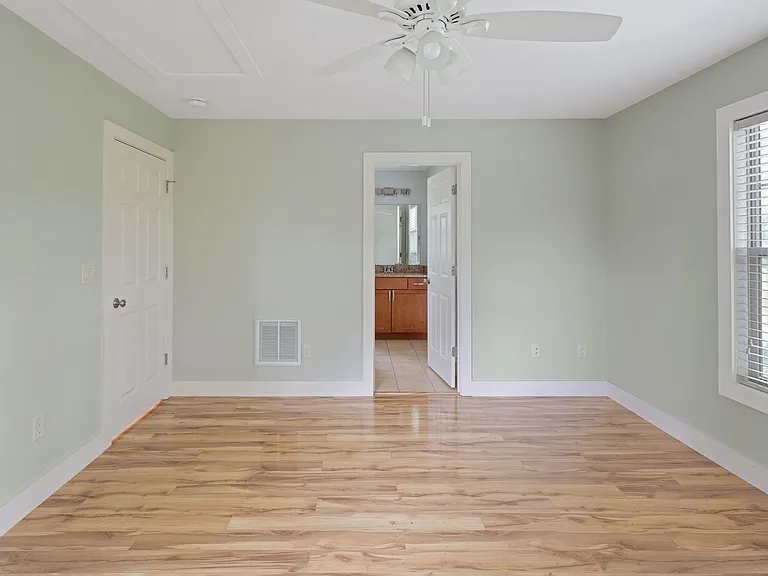 6 Thurland Ave — Photo 16