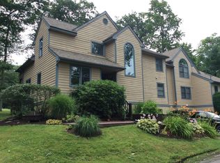 2204 Oak Hill Dr, Buck Hill Falls, PA 18323