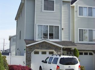 75 Berglund Ave, Staten Island, NY 10314