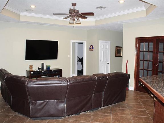 3rd image of 1015 E Bristol Dr