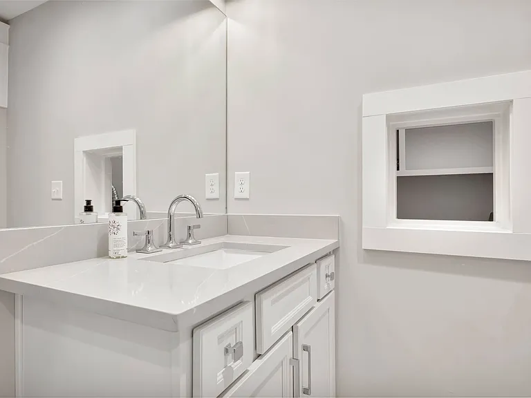 1110 Lillian St #B — Photo 15