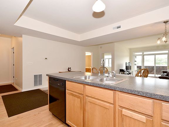 5th image of 6400 N Northwest Hwy APT 310