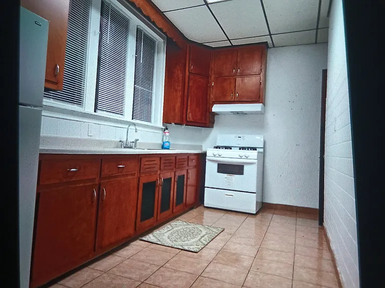 6319 S Central Ave #1B — Photo 3