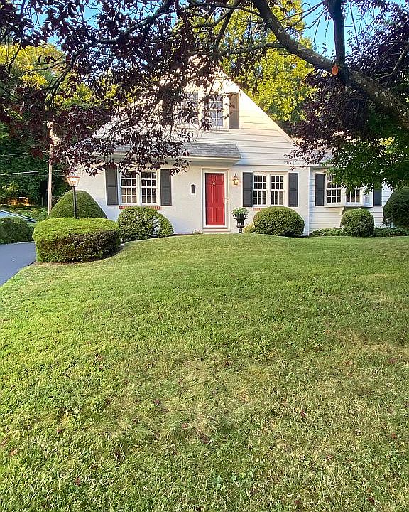 2nd image of 731 Hillside Dr