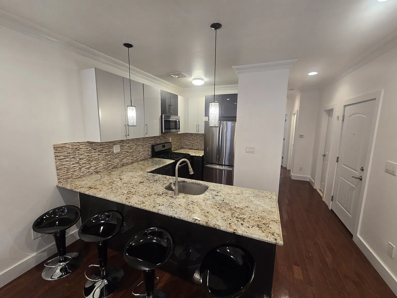 1166 Gates Avenue — Photo 4